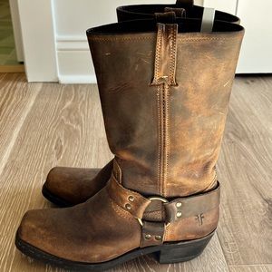 Frye leather square toe gaucho harness motorcycle boots. Sz 9 1/2. Gently worn.